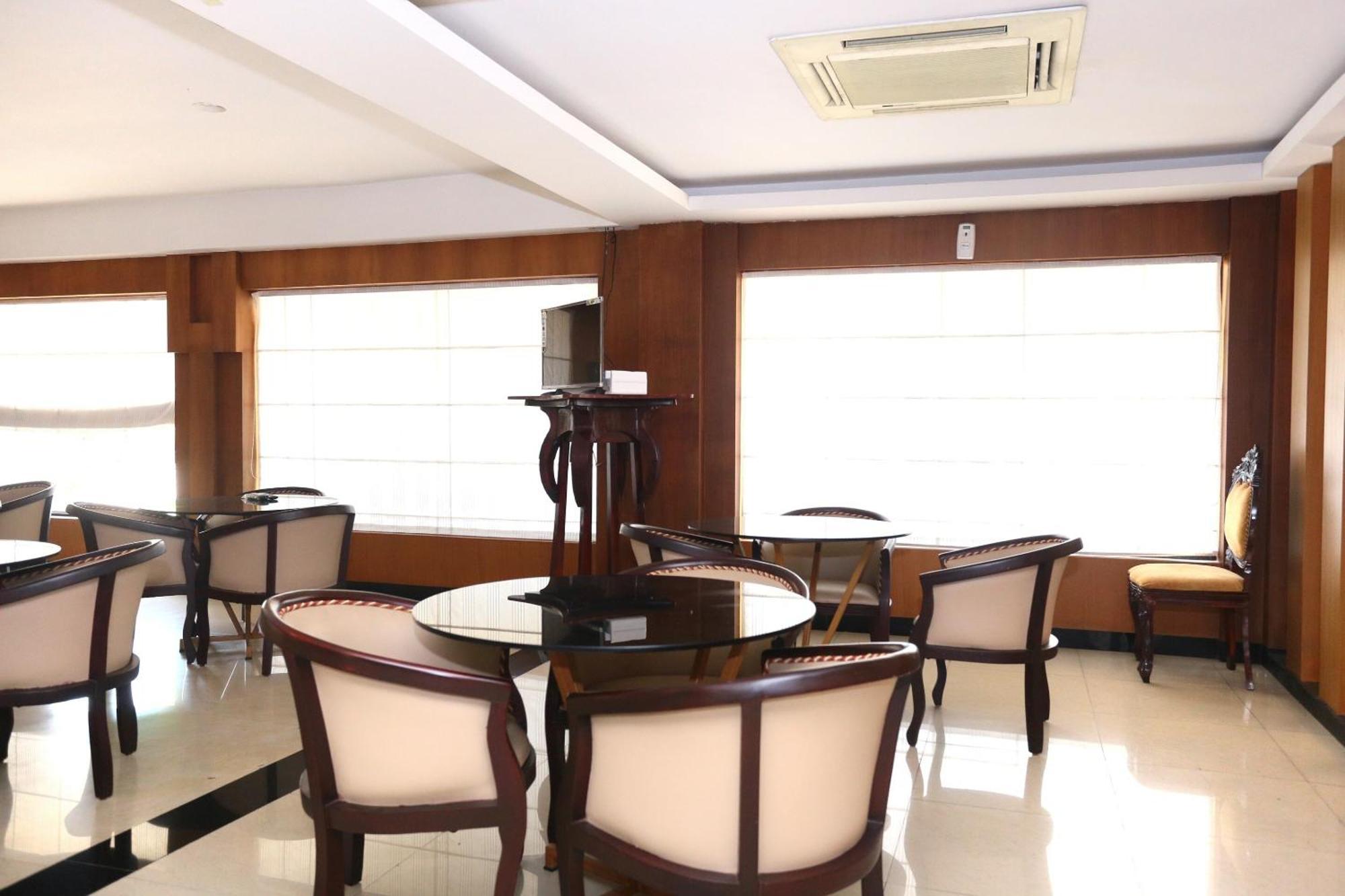 Super Townhouse Dona Castle Hotel Kollam Exterior foto